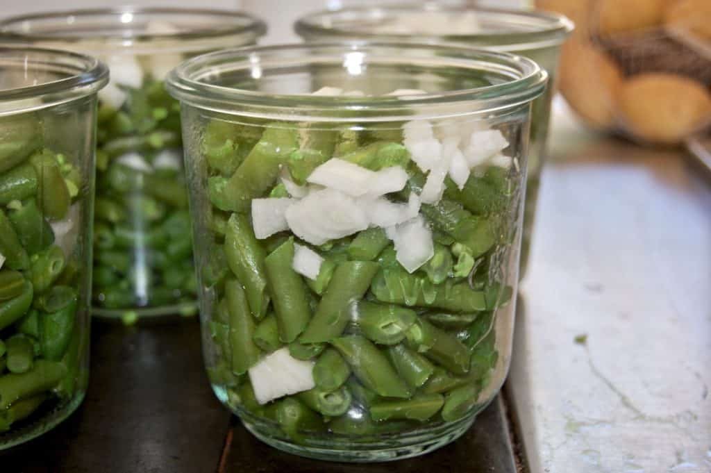 Fisolensalat mit Zwiebel