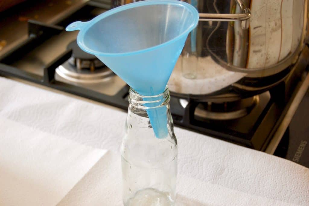 Flasche und Trichter