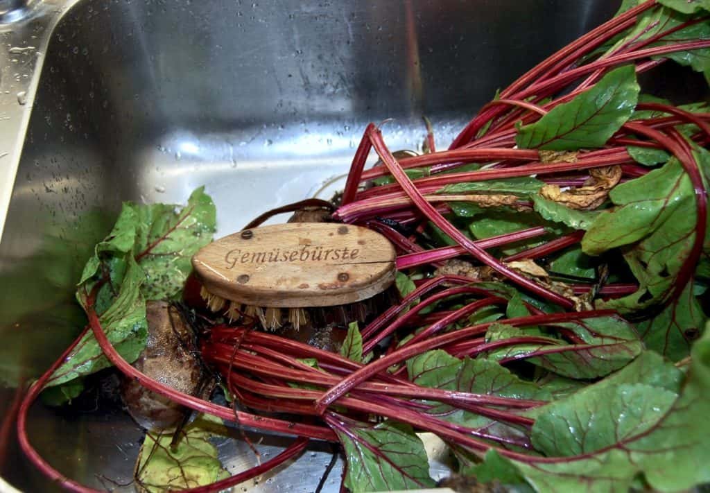 rote Rüben waschen