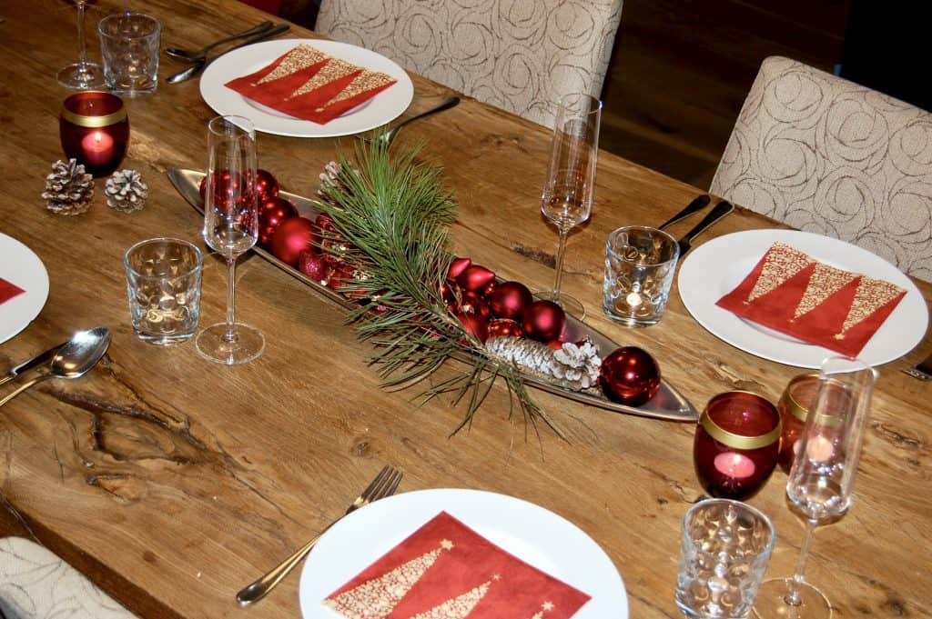 festlicher Weihnachtstisch