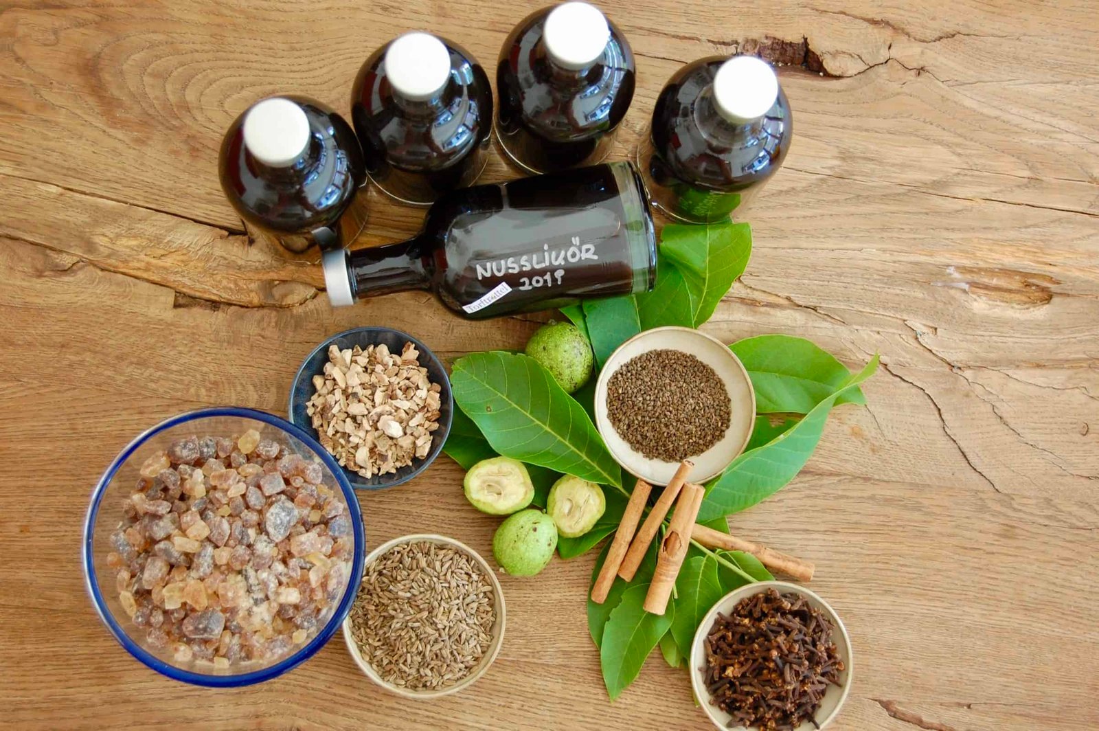 Nusslikör ansetzen: Rezept mit grünen Nüssen (+ Verkostung!) - Torftrottel