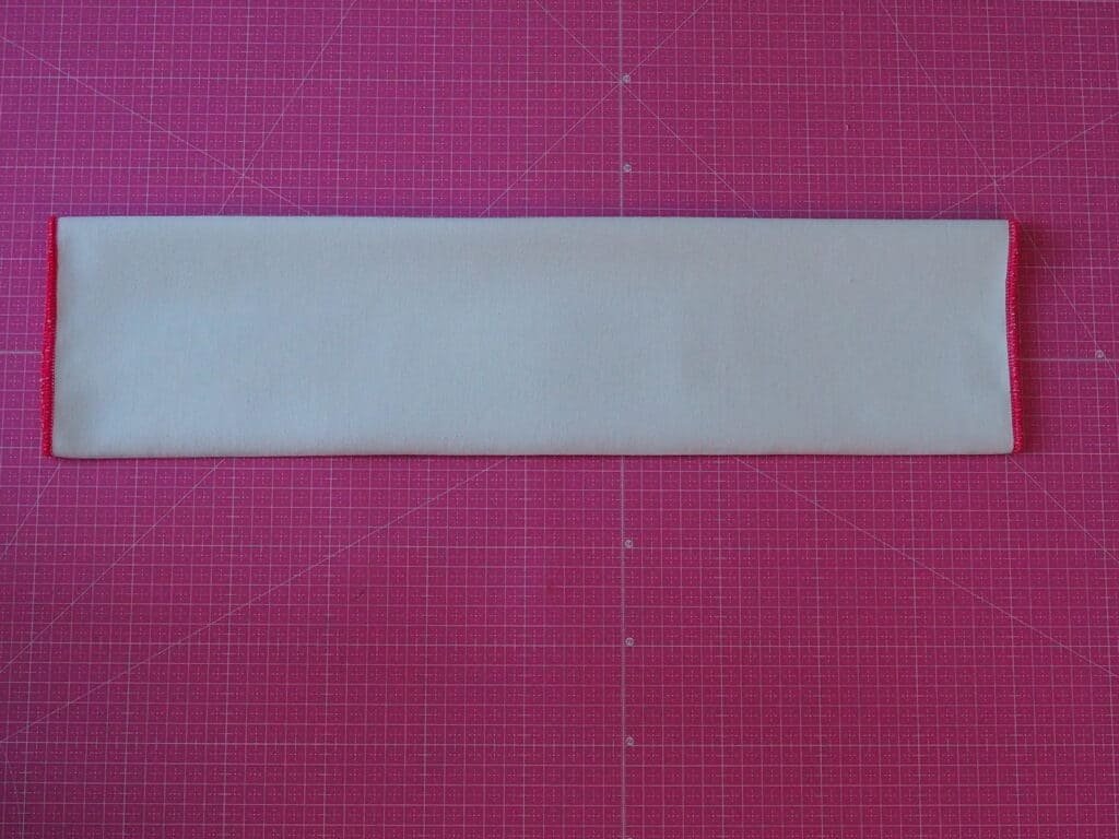 gefaltete Stoffserviette
