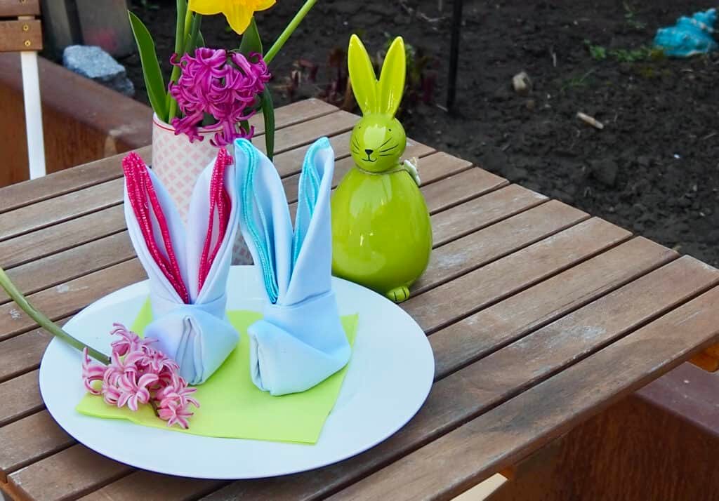 Servietten falten: Osterhasen