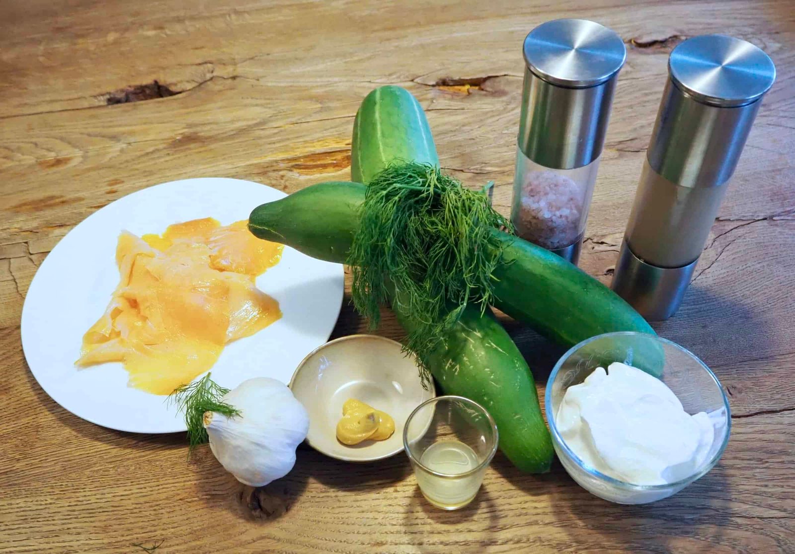 Zutaten für Gurkensalat mit Räucherfisch