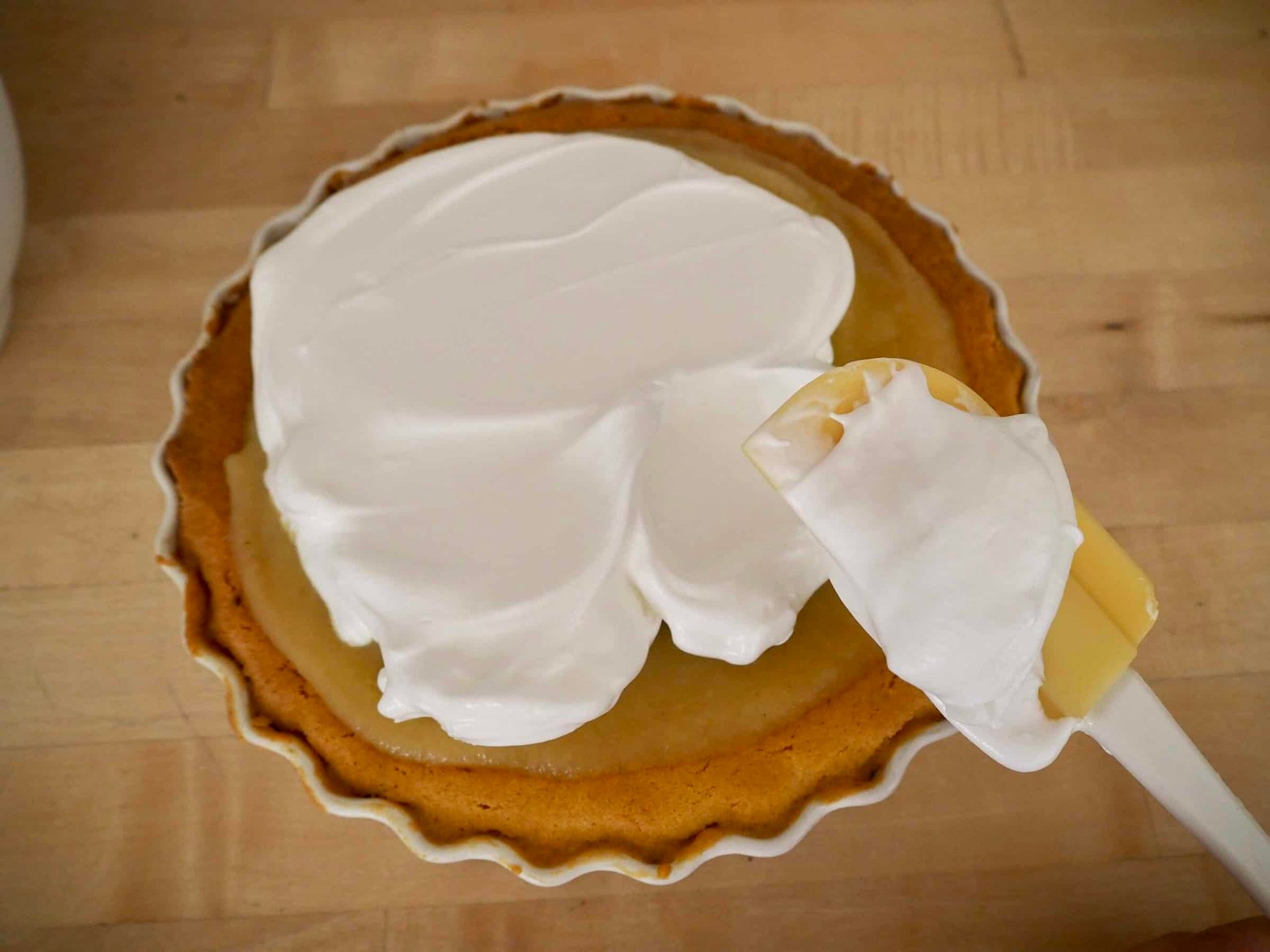 Apfeltorte mit Schneehaube - Torftrottel