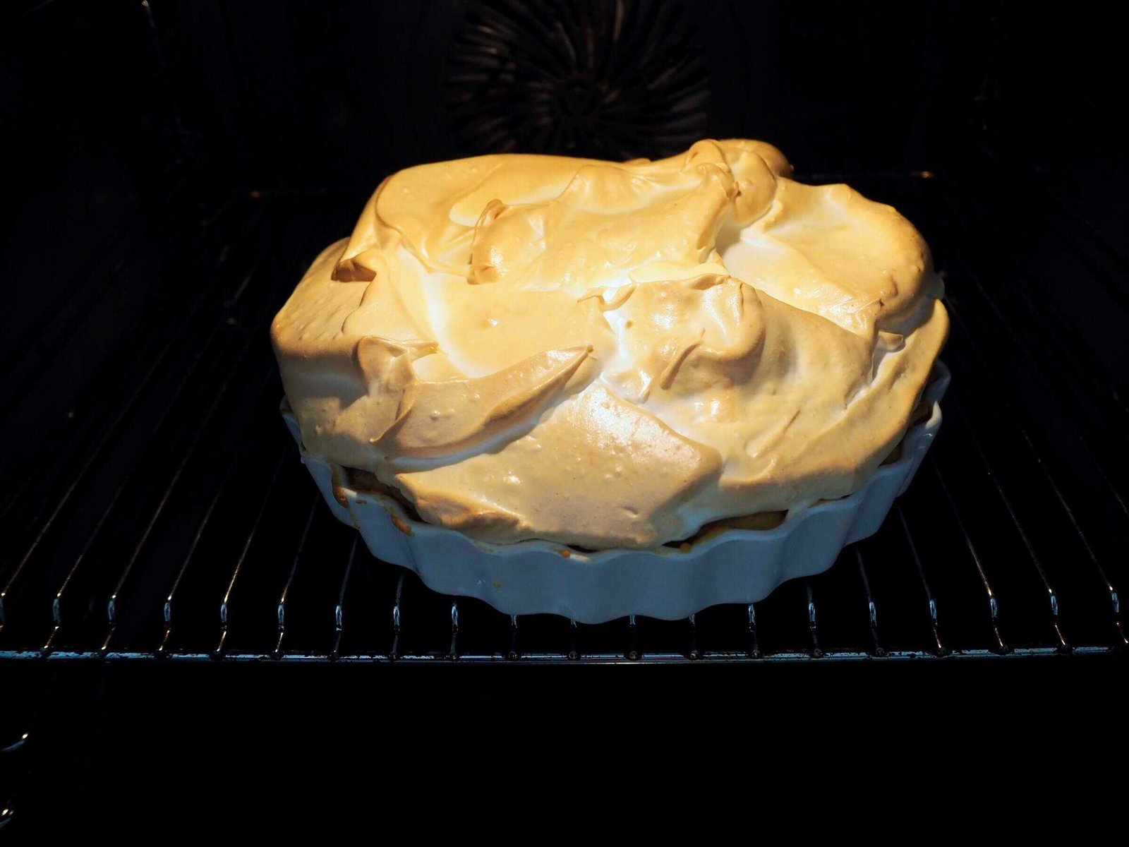 Apfeltorte mit Schneehaube - Torftrottel