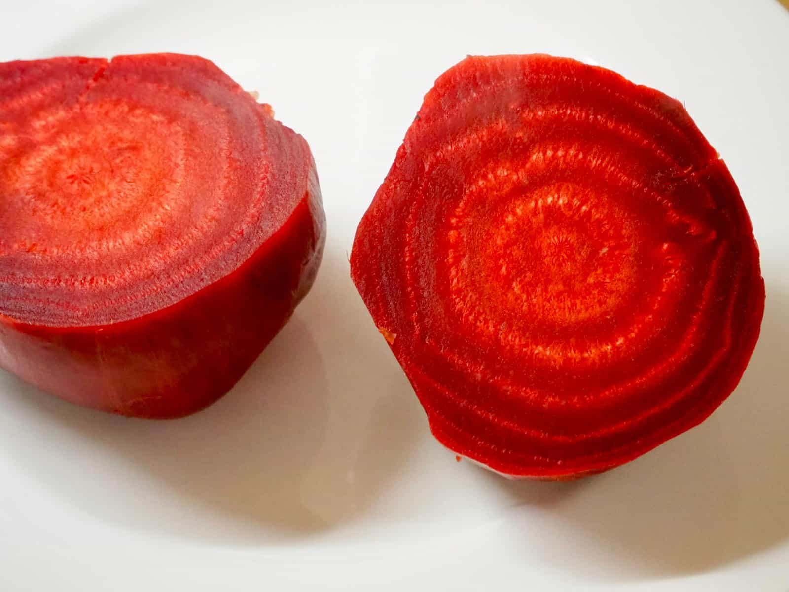 geschälte, gekochte Rote Rüben