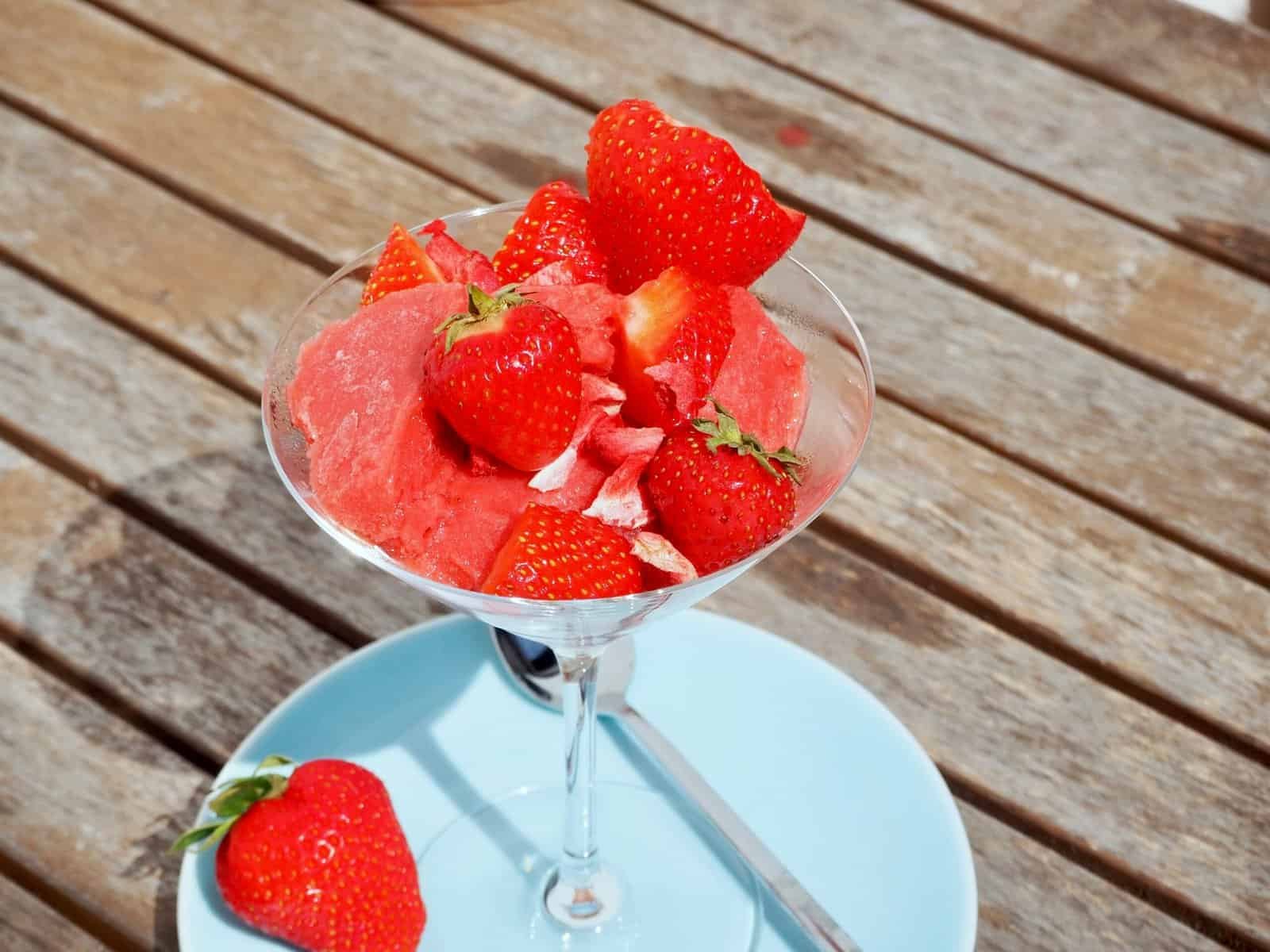 fertiges Erdbeersorbet