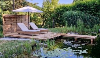 Badesteg am Schwimmteich bauen