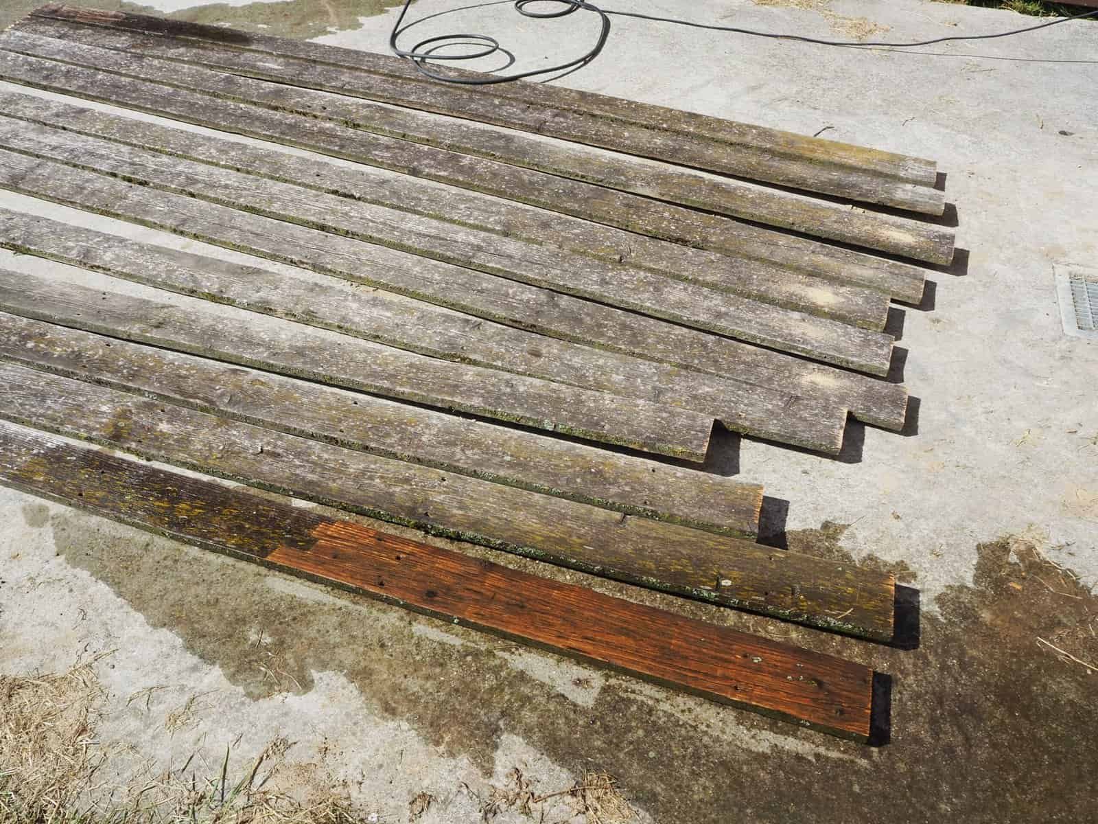 alte Steg-Bretter für Sichtschutz