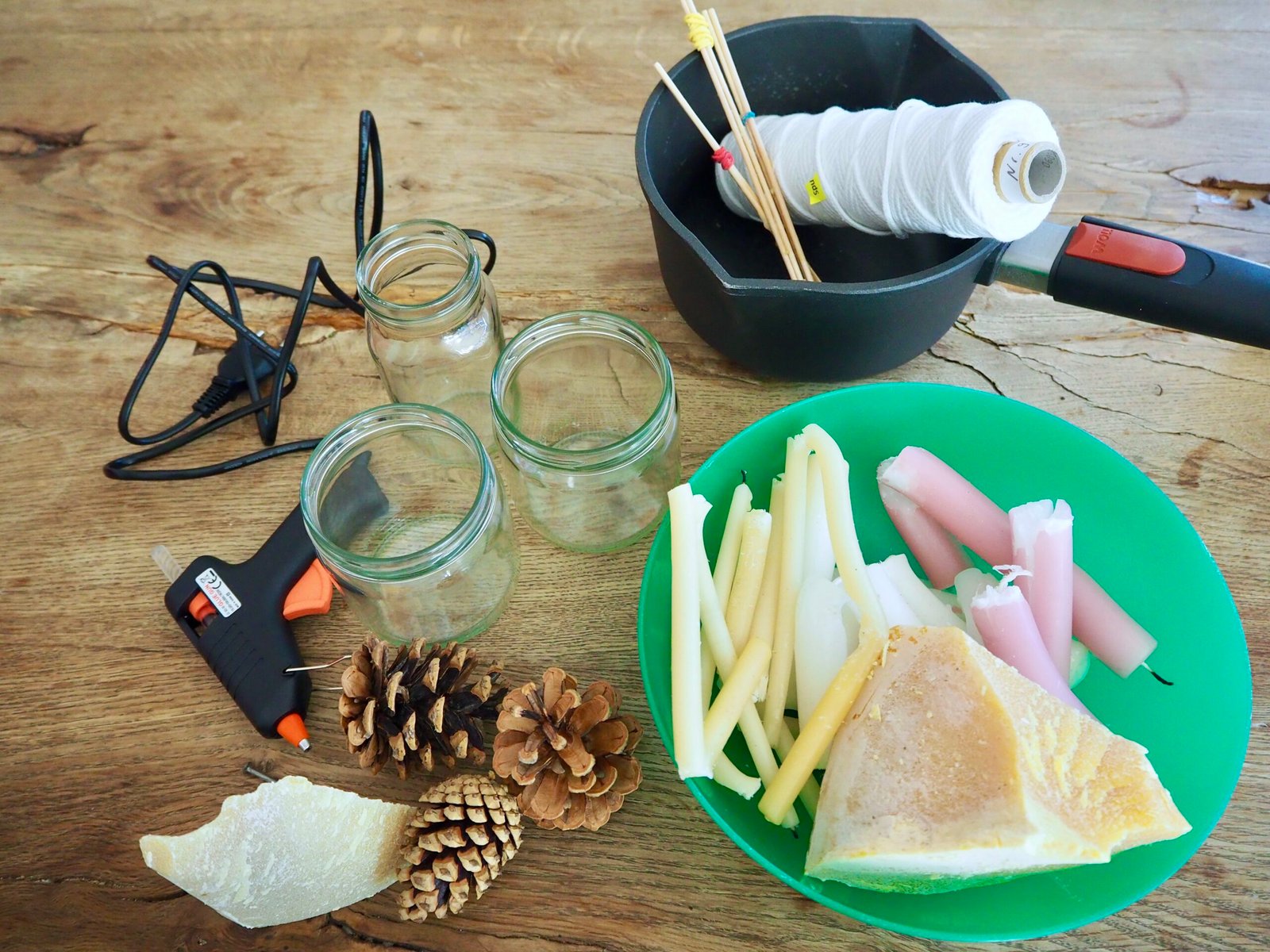 Materialien für Kerzendeko im Glas