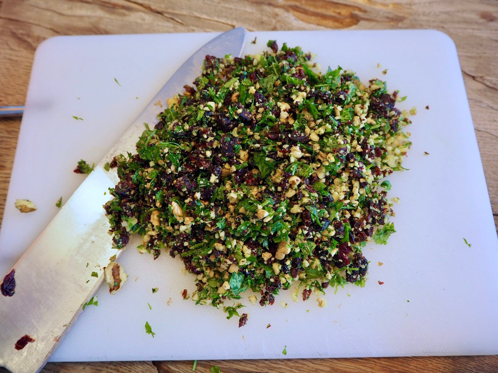 Zutaten für Käsehäppchen kleinhacken