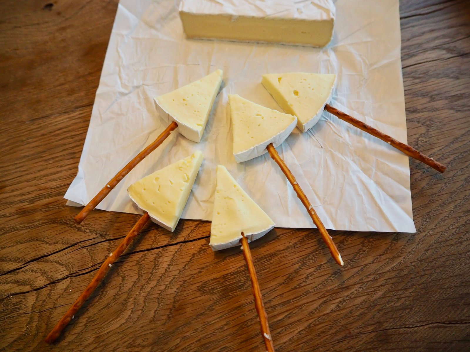 weihnachtliche Käsehäppchen