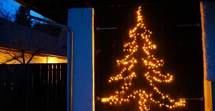 Weihnachtsbeleuchtung im Garten