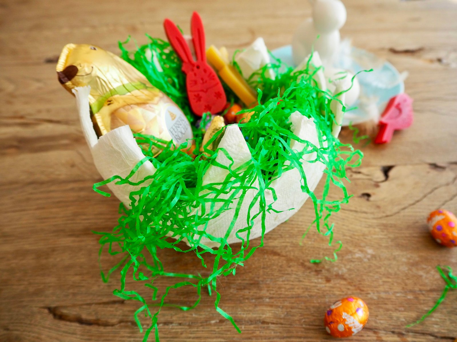 fertiges Osternest aus Papier